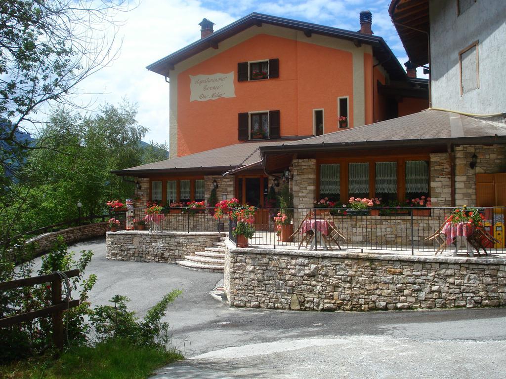 Agriturismo Cornei Da Nadia Guest House คอลลิโอ ภายนอก รูปภาพ