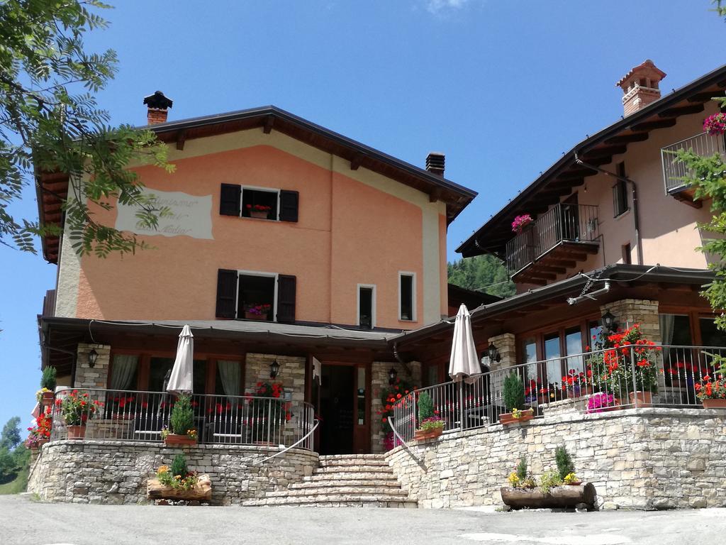 Agriturismo Cornei Da Nadia Guest House คอลลิโอ ภายนอก รูปภาพ