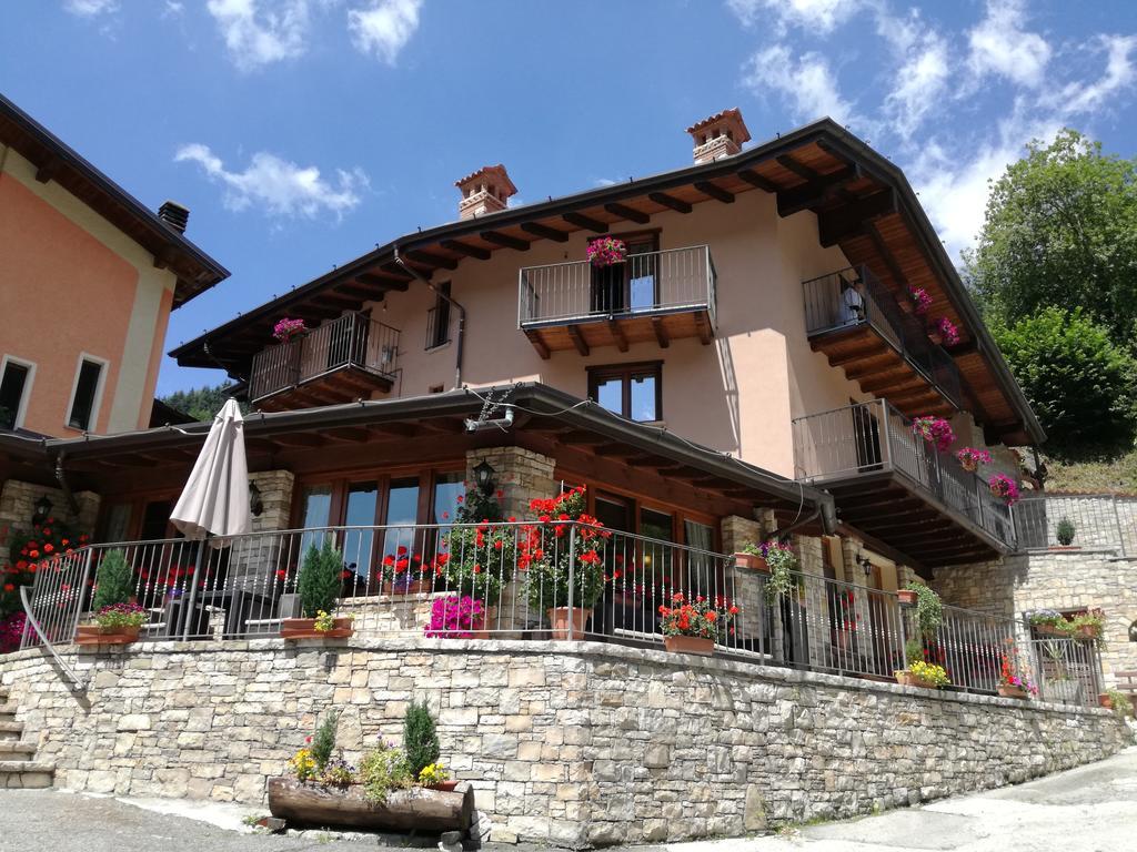 Agriturismo Cornei Da Nadia Guest House คอลลิโอ ภายนอก รูปภาพ