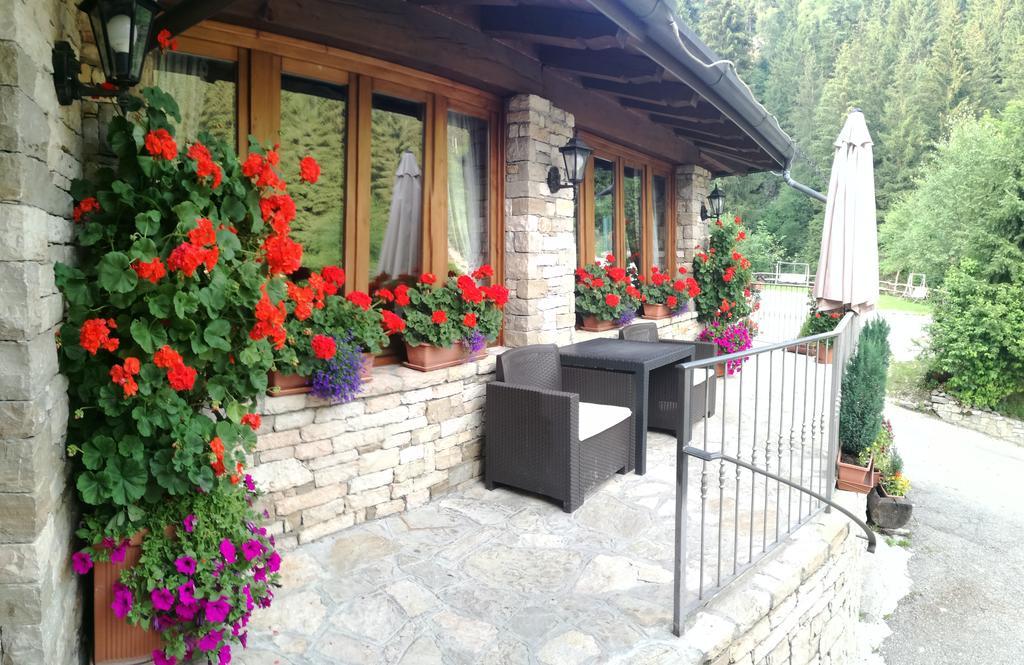 Agriturismo Cornei Da Nadia Guest House คอลลิโอ ภายนอก รูปภาพ