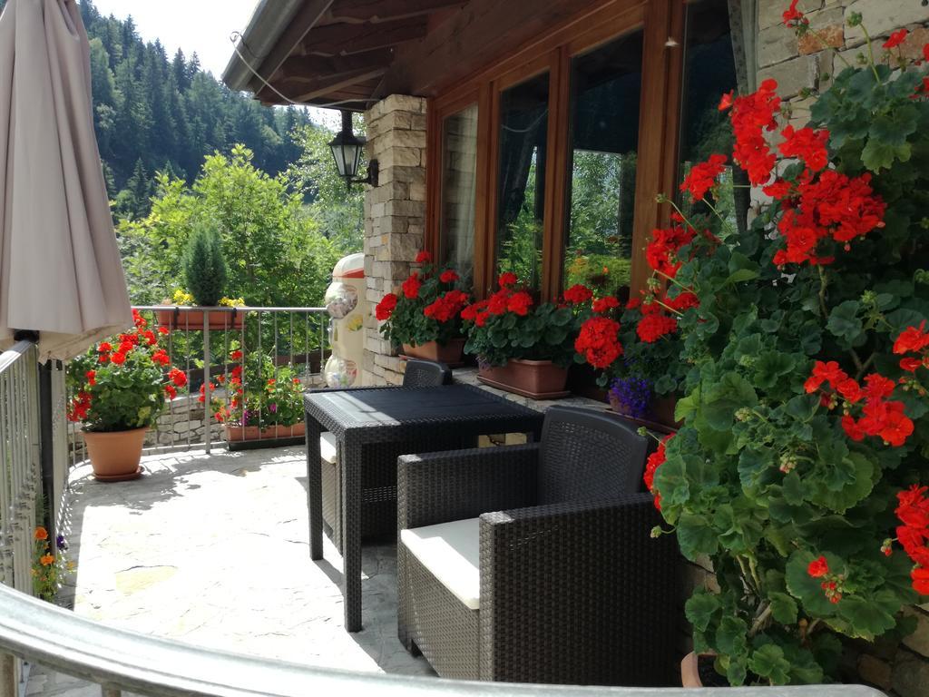 Agriturismo Cornei Da Nadia Guest House คอลลิโอ ภายนอก รูปภาพ