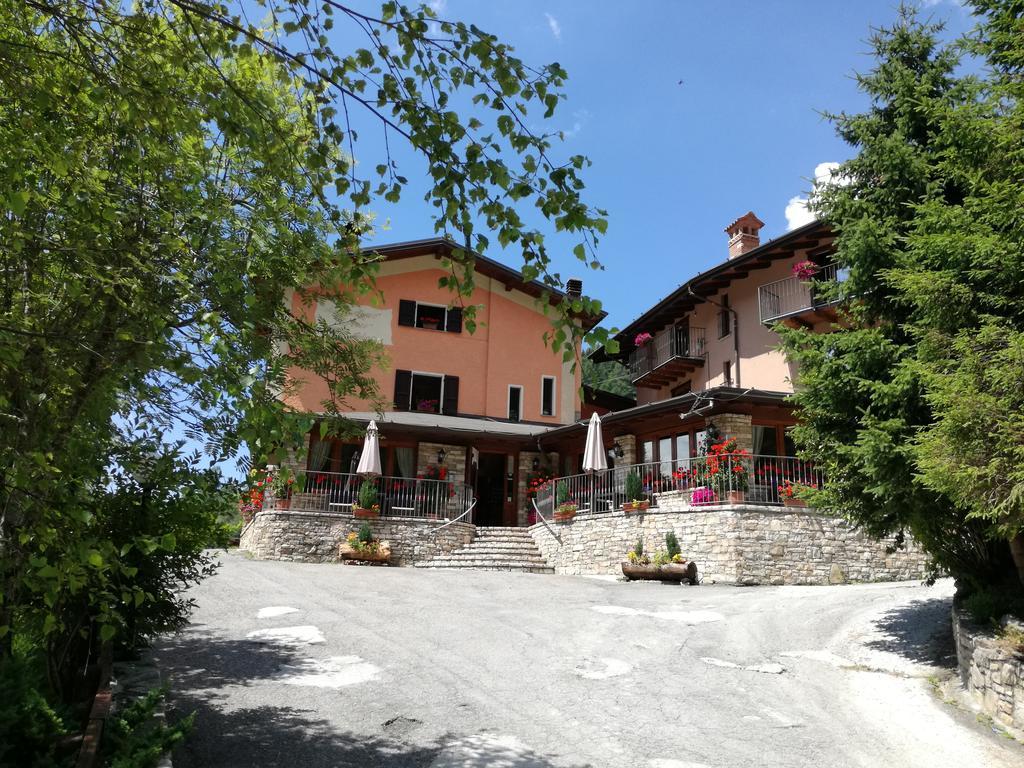 Agriturismo Cornei Da Nadia Guest House คอลลิโอ ภายนอก รูปภาพ