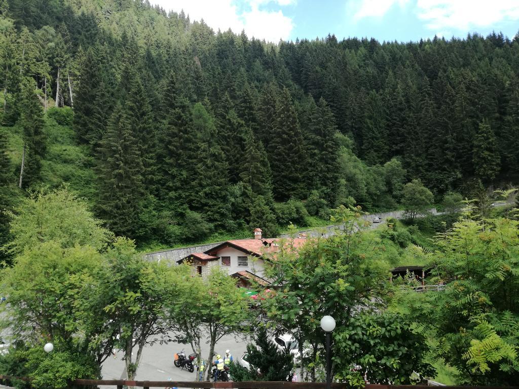 Agriturismo Cornei Da Nadia Guest House คอลลิโอ ภายนอก รูปภาพ