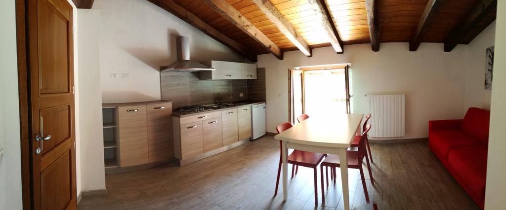 Agriturismo Cornei Da Nadia Guest House คอลลิโอ ภายนอก รูปภาพ