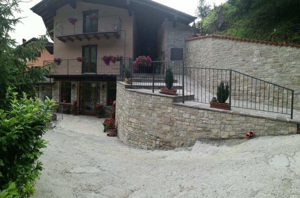 Agriturismo Cornei Da Nadia Guest House คอลลิโอ ภายนอก รูปภาพ