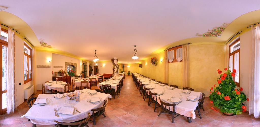 Agriturismo Cornei Da Nadia Guest House คอลลิโอ ภายนอก รูปภาพ